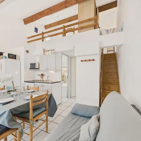 Piscine Commune, Terrasse, Maison Pour 5