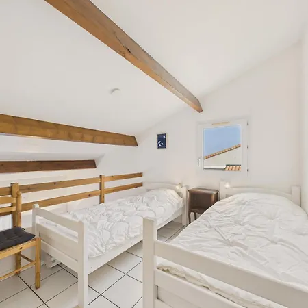 Piscine Commune, Terrasse, Maison Pour 5 Saint-Vincent-sur-Jard