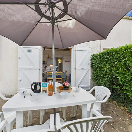 Piscine Commune, Terrasse, Maison Pour 5 Saint-Vincent-sur-Jard