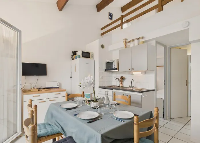 Hébergement de vacances Piscine Commune, Terrasse, Maison Pour 5 *