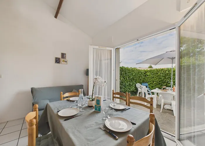 Piscine Commune, Terrasse, Maison Pour 5 *