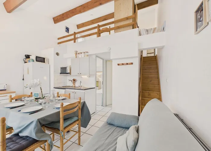 Piscine Commune, Terrasse, Maison Pour 5