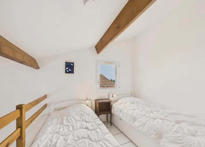 Piscine Commune, Terrasse, Maison Pour 5 Hébergement de vacances