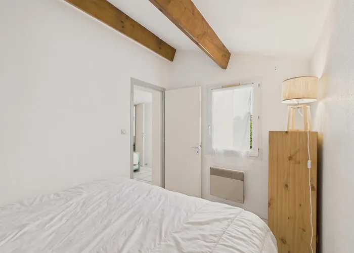 Piscine Commune, Terrasse, Maison Pour 5