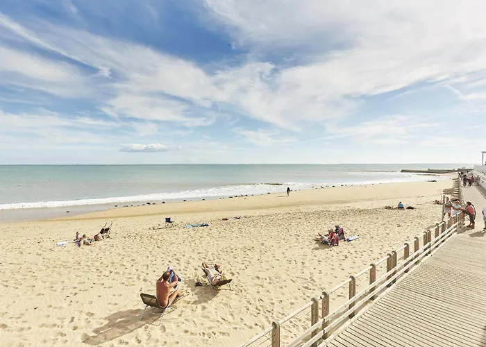 Piscine Commune, Terrasse, Maison Pour 5
