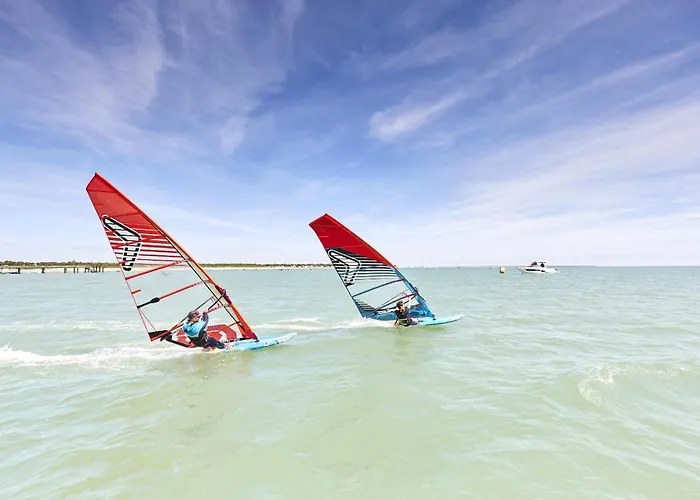 Piscine Commune, Terrasse, Maison Pour 5 Hébergement de vacances *