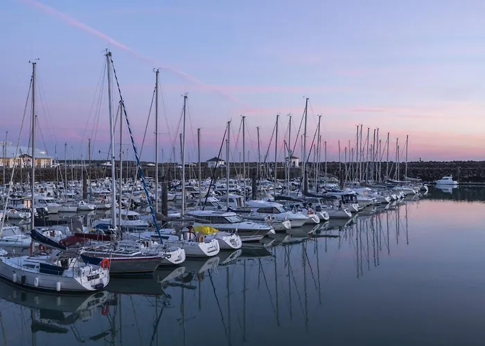 Piscine Commune, Terrasse, Maison Pour 5 Hébergement de vacances